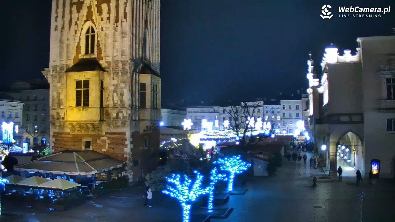 Kraków - widok na Rynek Główny - 23 grudzień 2025, 22:26