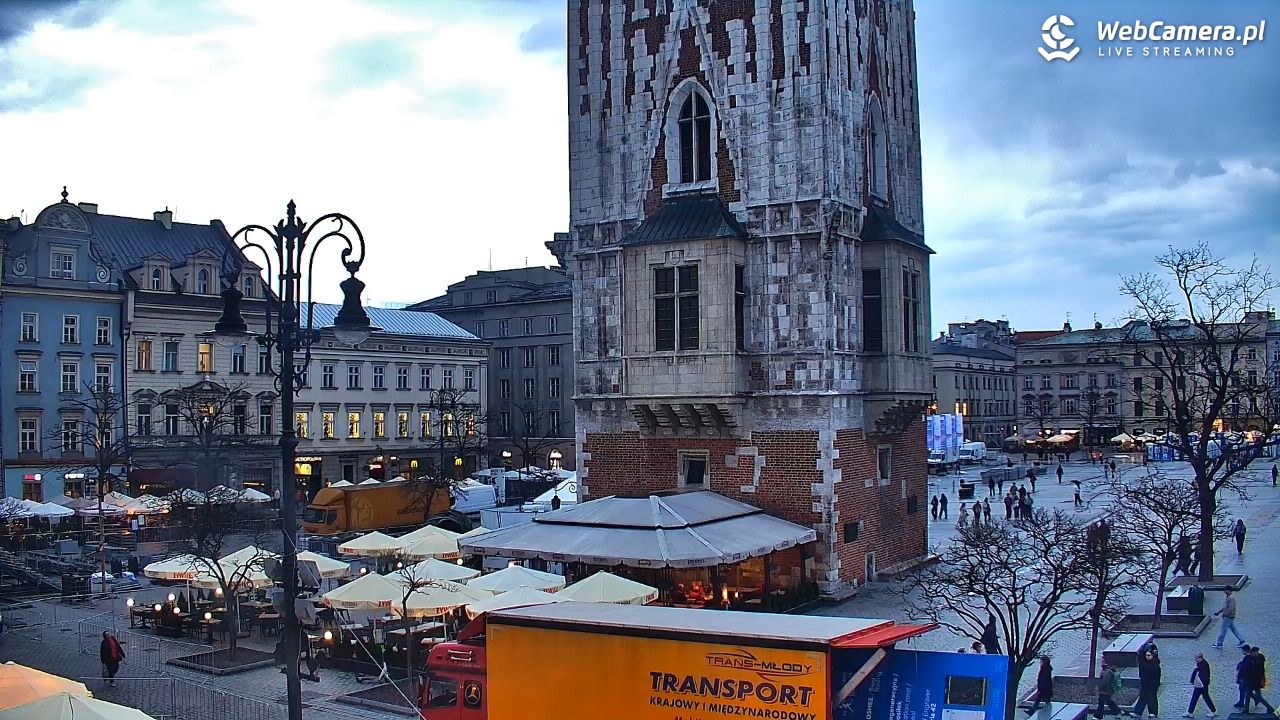 Kraków - widok na Rynek Główny - 19 kwiecień 2026, 19:06