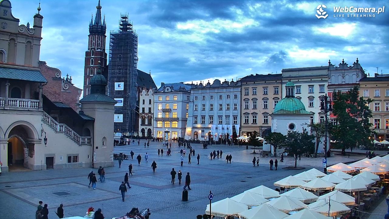 Kraków - widok na Rynek Główny - 16 maj 2025, 20:11
