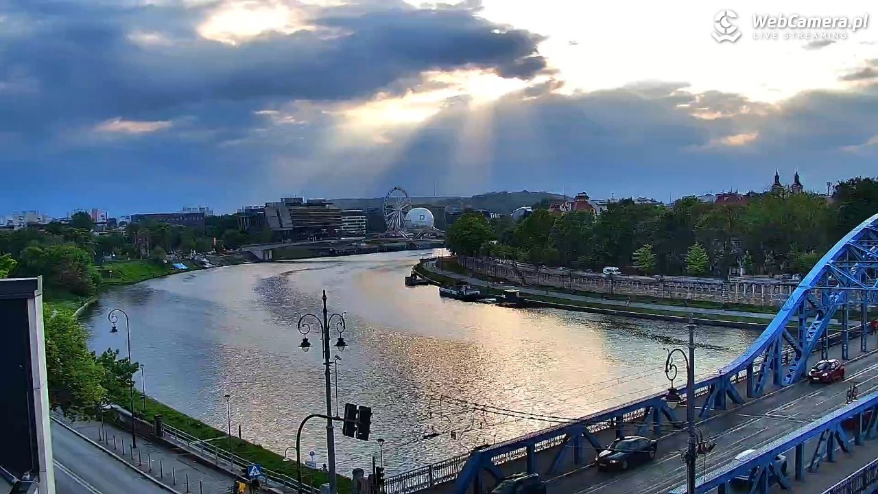 Kraków - widok na Wisłę i Most im. Marszałka Piłsudskiego - 12 maj 2026, 18:54