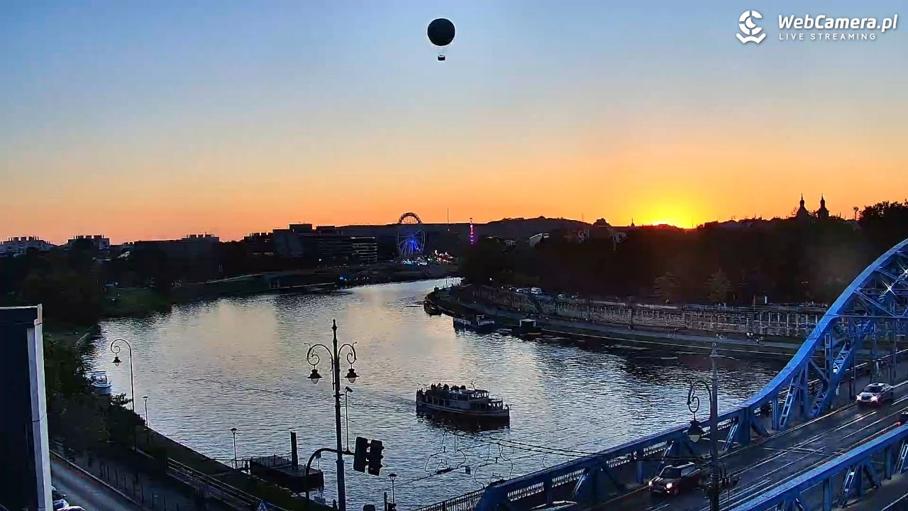 Kraków - widok na Wisłę i Most im. Marszałka Piłsudskiego - 12 sierpień 2026, 20:03