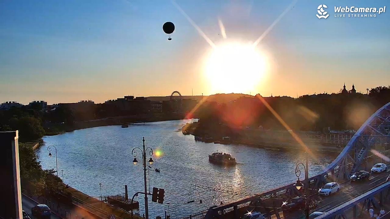 Kraków - widok na Wisłę i Most im. Marszałka Piłsudskiego - 13 sierpień 2026, 19:25