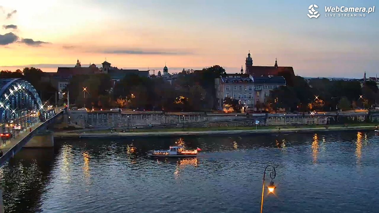 Kraków - widok na Wisłę i Most im. Marszałka Piłsudskiego - 03 wresień 2025, 19:42