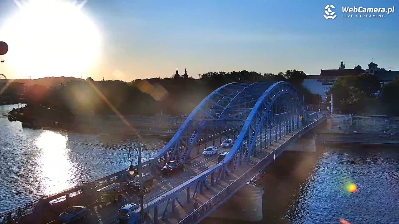 Kraków - widok na Wisłę i Most im. Marszałka Piłsudskiego - 13 sierpień 2026, 19:15