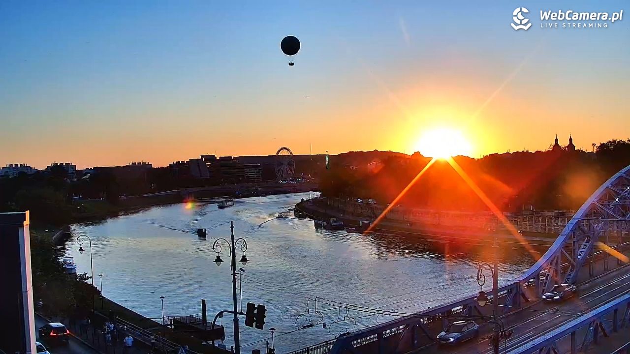 Kraków - widok na Wisłę i Most im. Marszałka Piłsudskiego - 12 sierpień 2026, 19:53