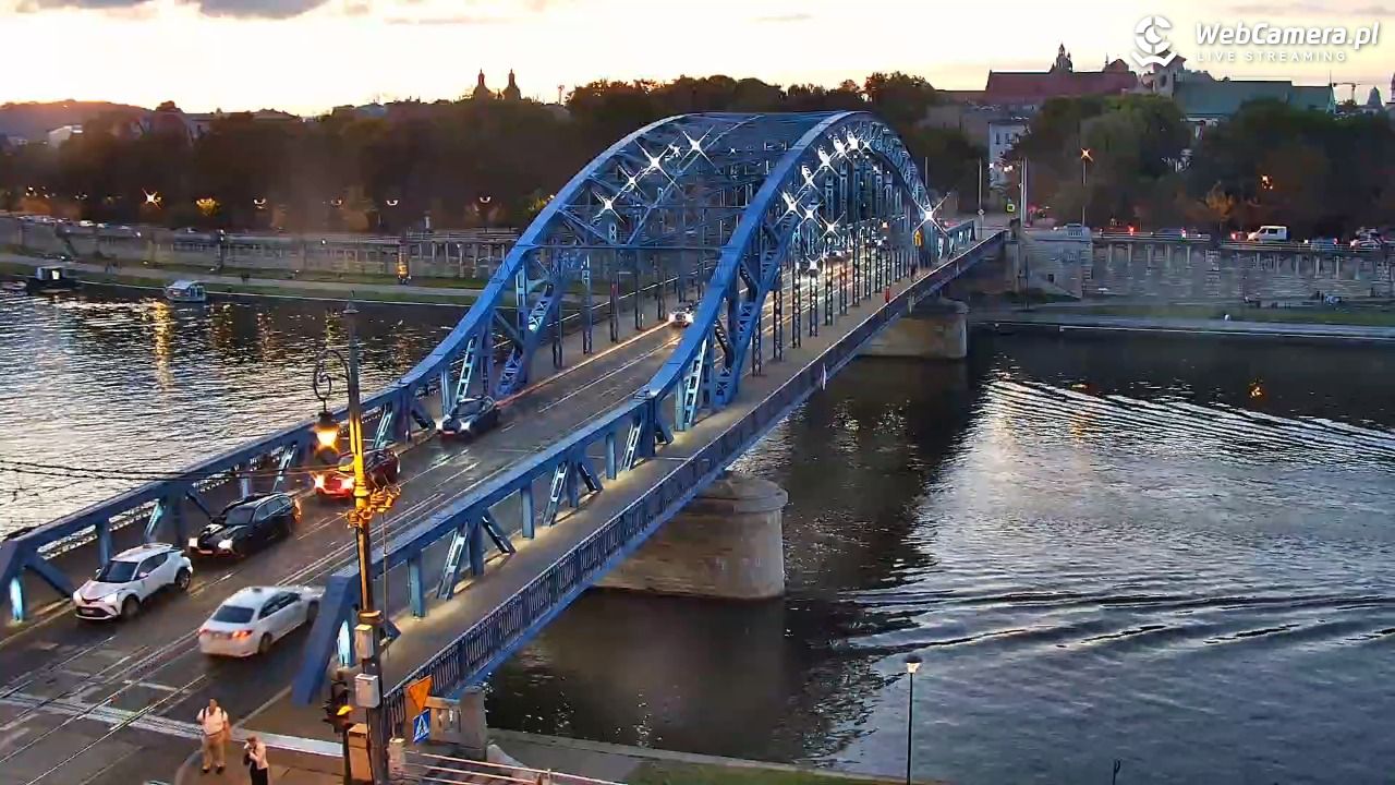 Kraków - widok na Wisłę i Most im. Marszałka Piłsudskiego - 03 wresień 2025, 19:37