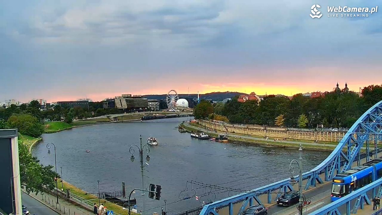 Kraków - widok na Wisłę i Most im. Marszałka Piłsudskiego - 16 sierpień 2026, 19:23