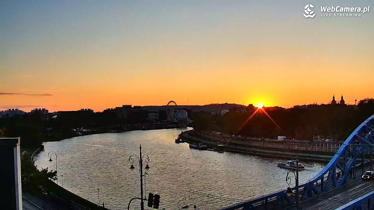Kraków - widok na Wisłę i Most im. Marszałka Piłsudskiego - 26 kwiecień 2025, 19:45