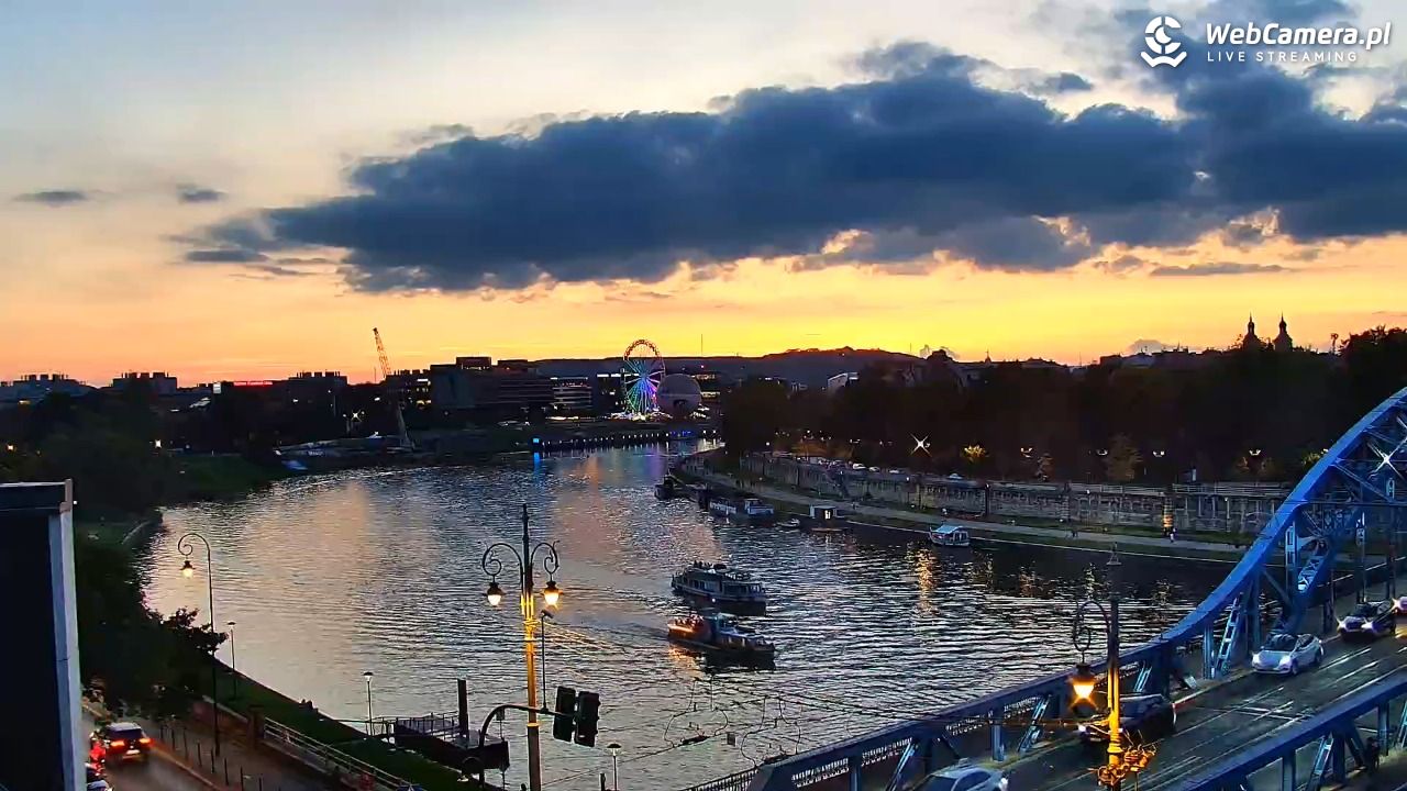 Kraków - widok na Wisłę i Most im. Marszałka Piłsudskiego - 03 wresień 2025, 19:39