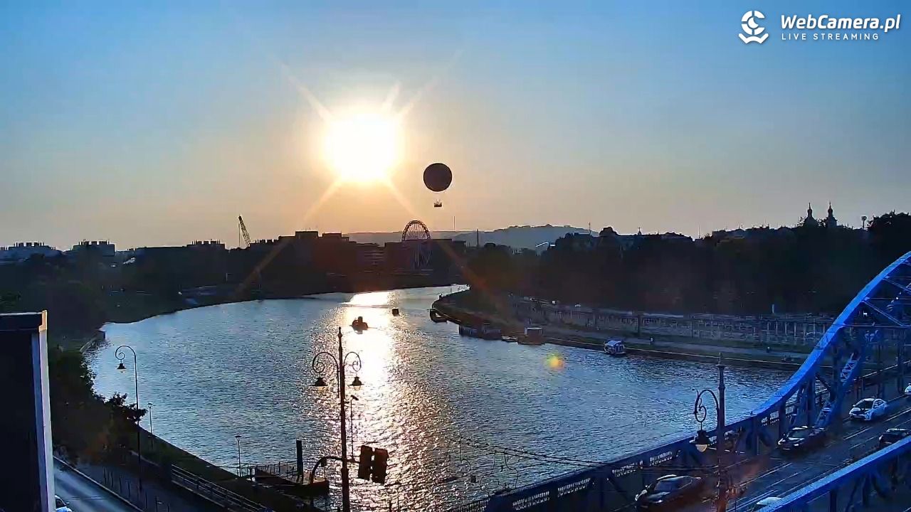 Kraków - widok na Wisłę i Most im. Marszałka Piłsudskiego - 01 wresień 2025, 18:42