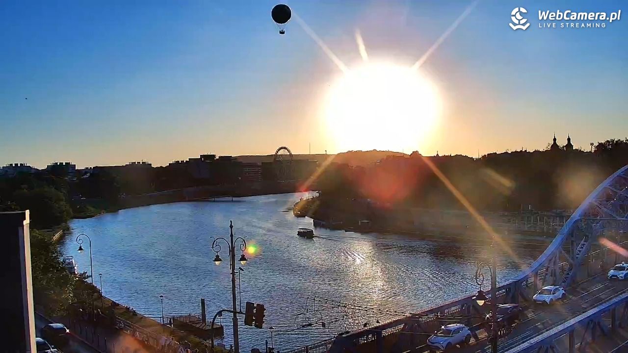 Kraków - widok na Wisłę i Most im. Marszałka Piłsudskiego - 12 sierpień 2026, 19:25