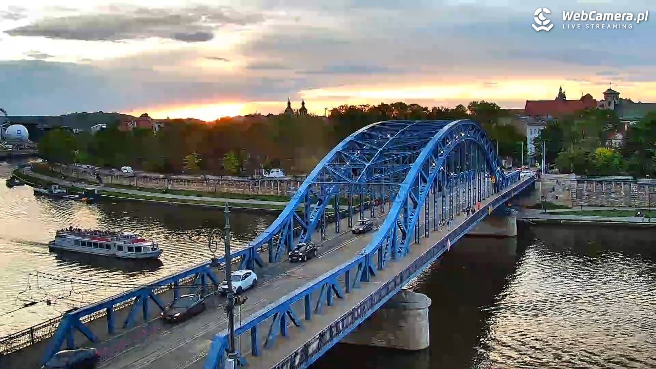 Kraków - widok na Wisłę i Most im. Marszałka Piłsudskiego - 14 maj 2026, 19:57