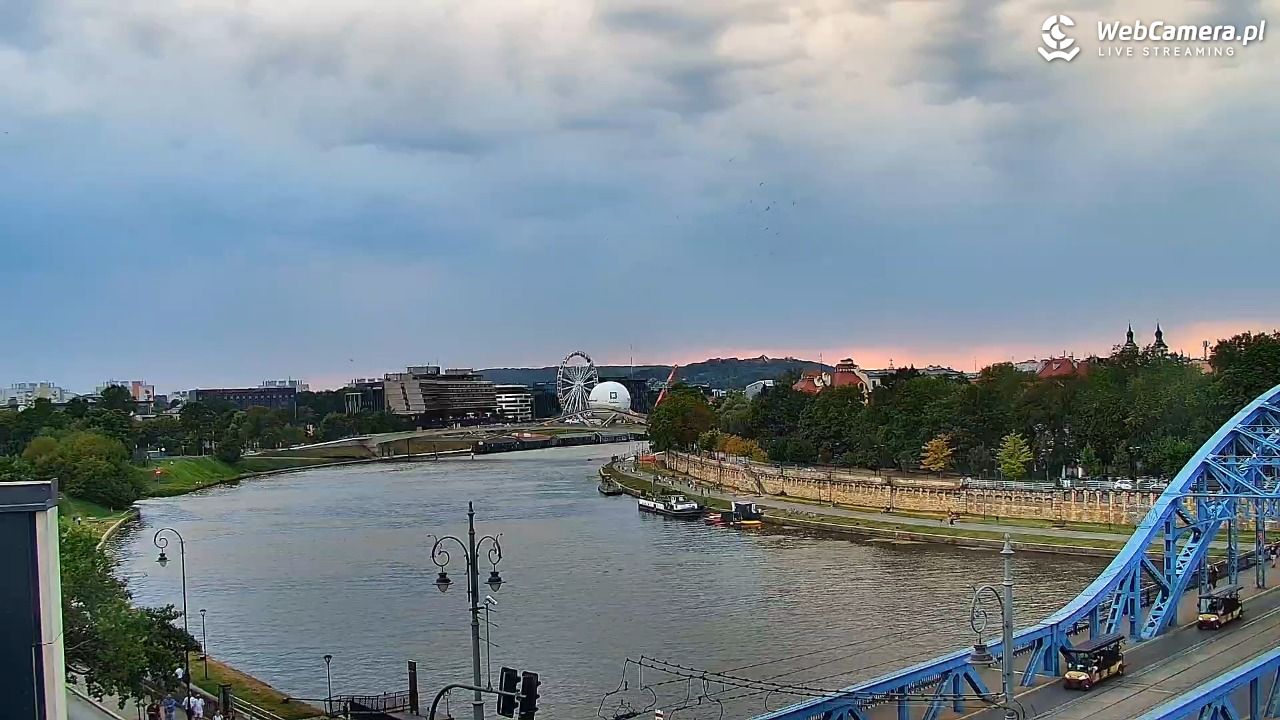Kraków - widok na Wisłę i Most im. Marszałka Piłsudskiego - 16 sierpień 2026, 19:08