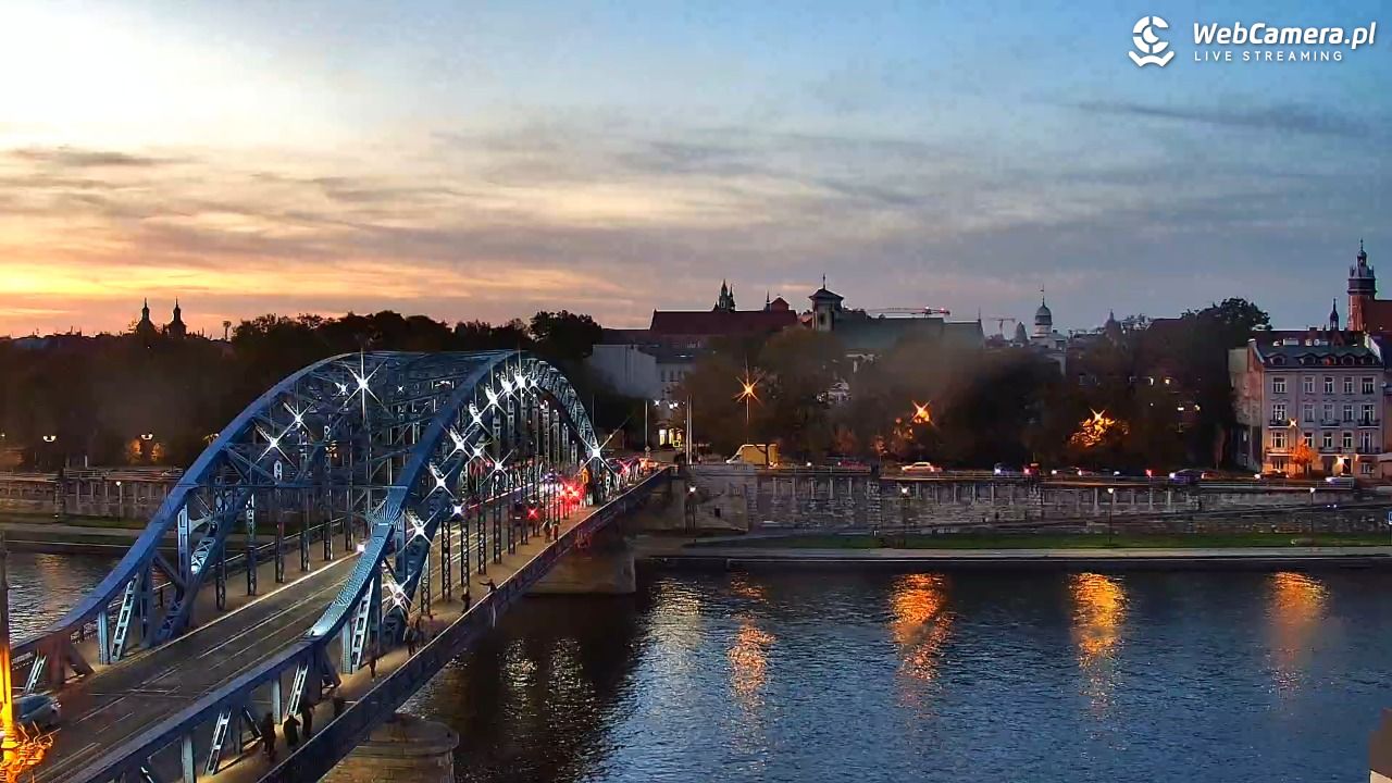 Kraków - widok na Wisłę i Most im. Marszałka Piłsudskiego - 30 wresień 2026, 18:44
