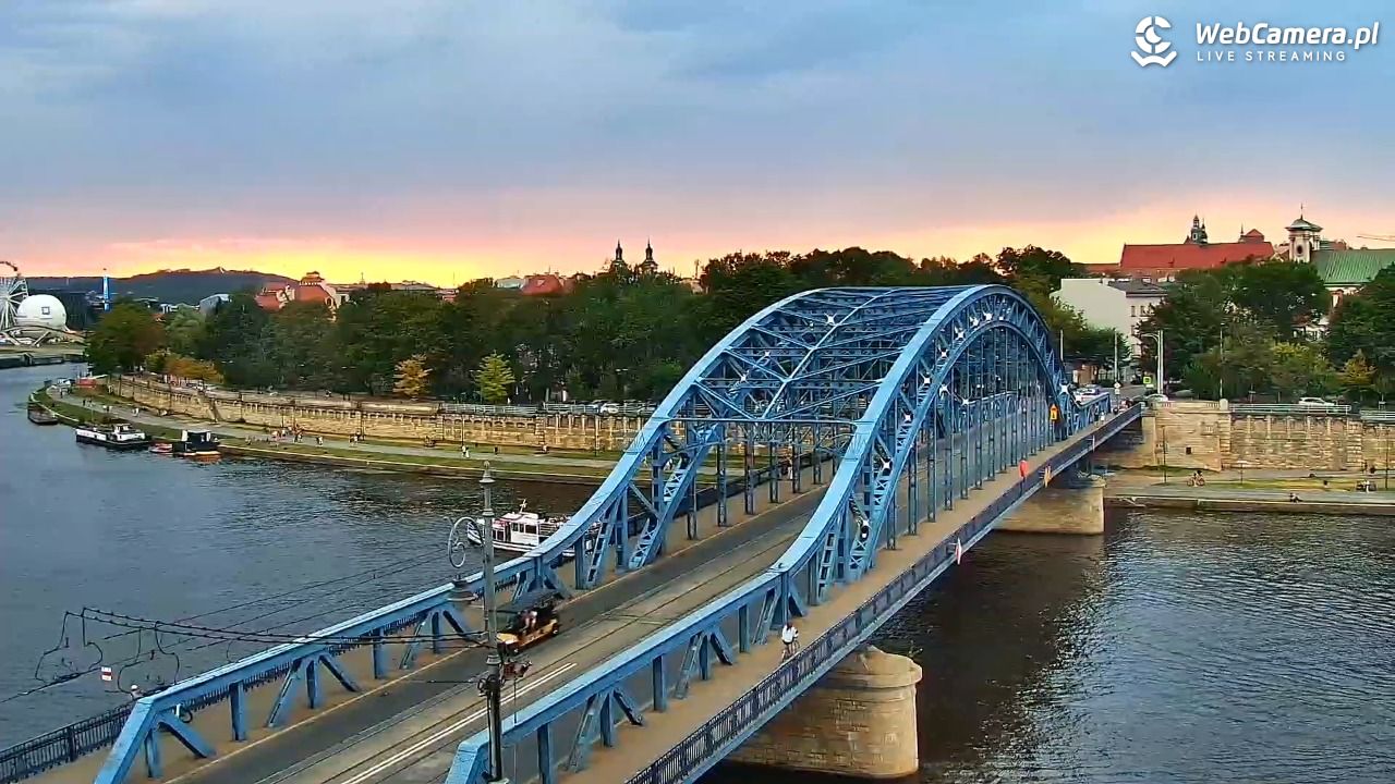 Kraków - widok na Wisłę i Most im. Marszałka Piłsudskiego - 16 sierpień 2026, 19:22