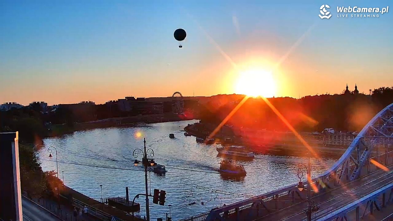 Kraków - widok na Wisłę i Most im. Marszałka Piłsudskiego - 15 sierpień 2026, 19:41