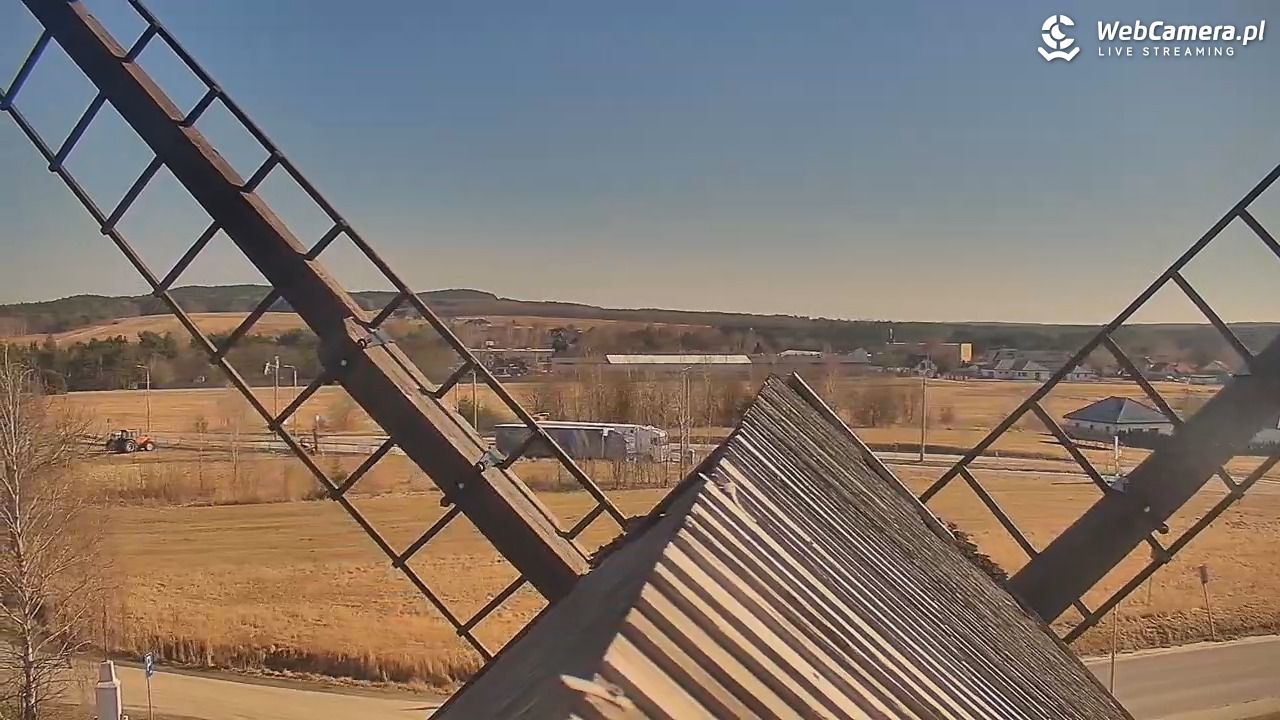Krasocin - widok z zabytkowego wiatraka - 03 marzec 2026, 13:11