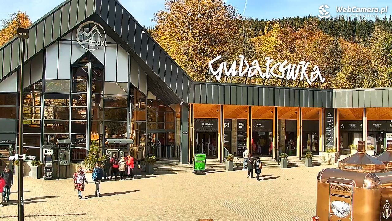 Zakopane - widok na dolną stację kolei na Gubałówkę - 13 październik 2025, 13:12