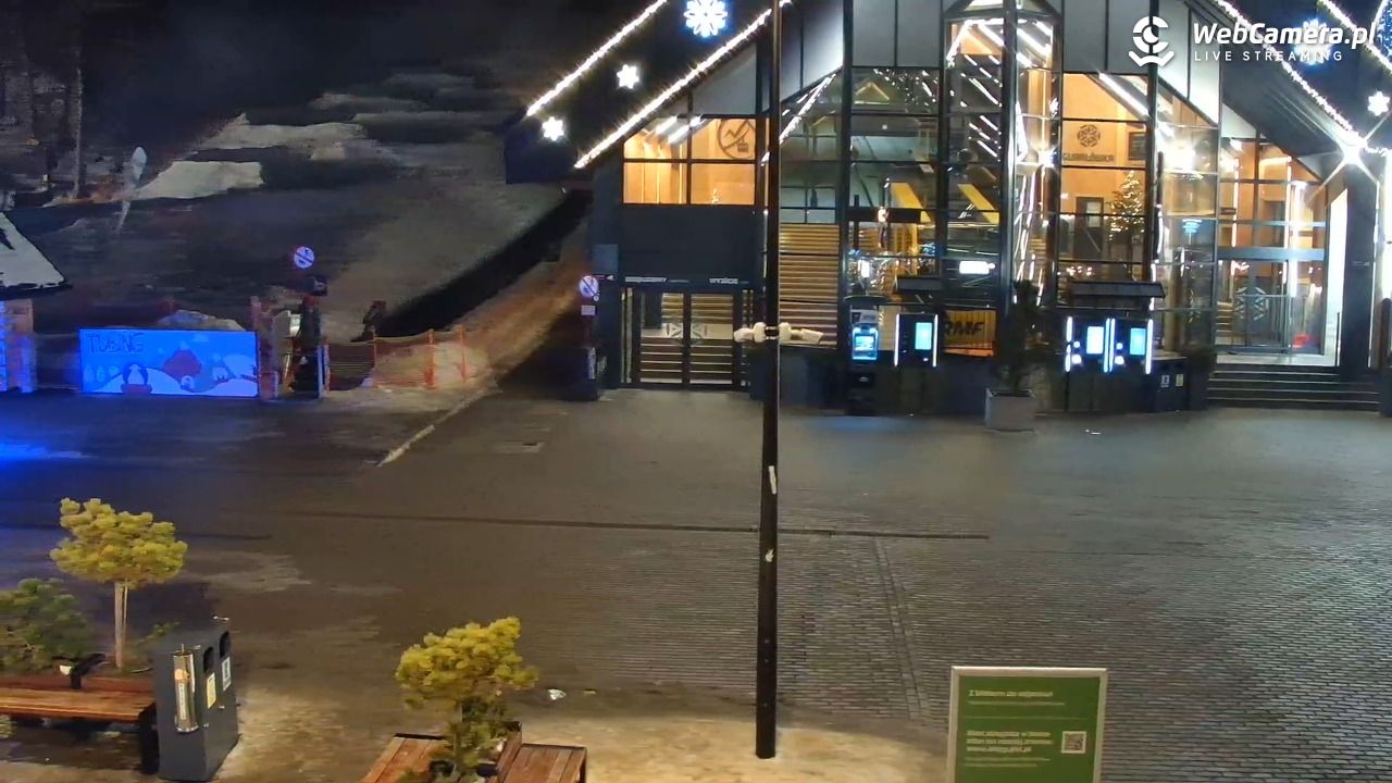 Zakopane - widok na dolną stację kolei na Gubałówkę - 22 styczeń 2026, 20:58