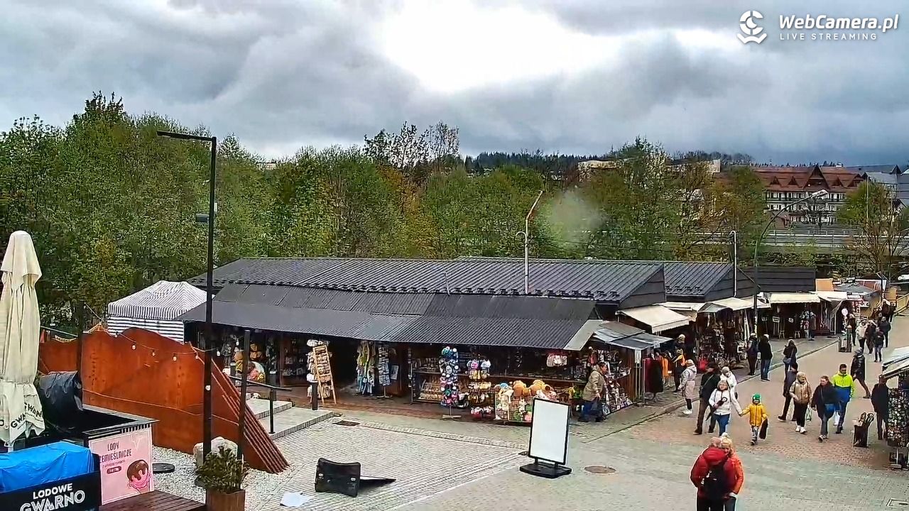 Zakopane - widok na dolną stację kolei na Gubałówkę - 15 maj 2025, 14:18
