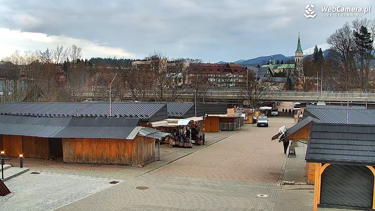 Zakopane - widok na dolną stację kolei na Gubałówkę - 21 kwiecień 2026, 19:16