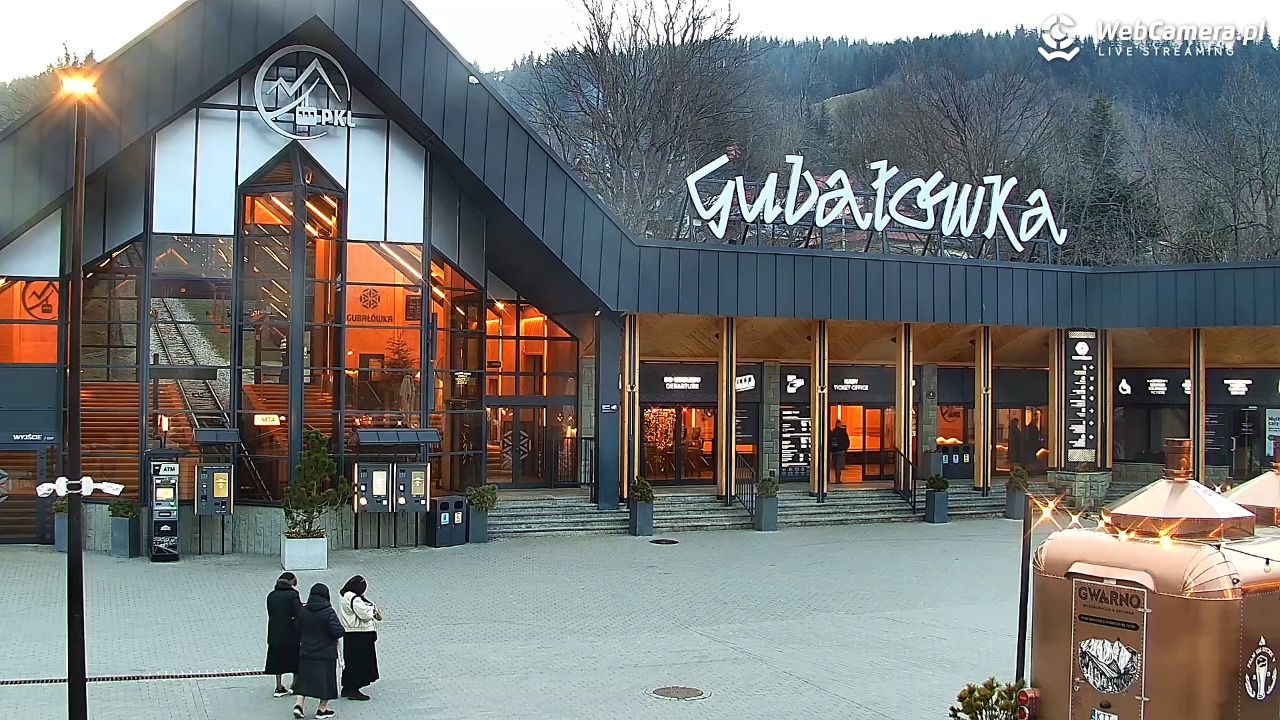 Zakopane - widok na dolną stację kolei na Gubałówkę - 21 kwiecień 2026, 19:32