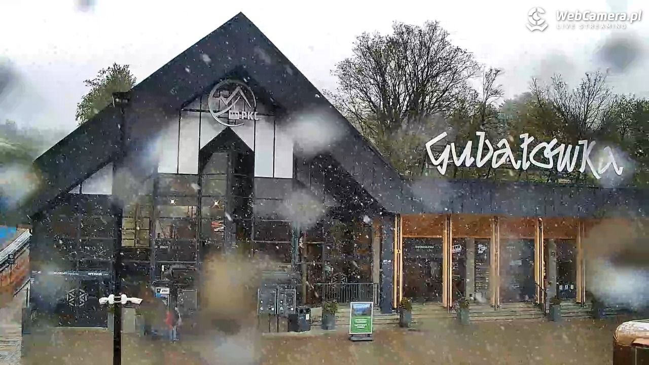 Zakopane - widok na dolną stację kolei na Gubałówkę - 15 maj 2025, 11:31