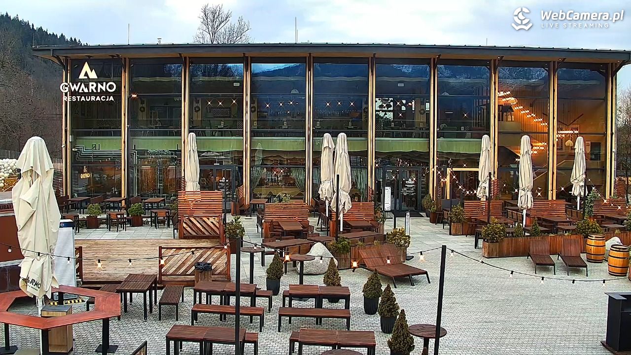 Zakopane - widok na dolną stację kolei na Gubałówkę - 21 kwiecień 2026, 18:45