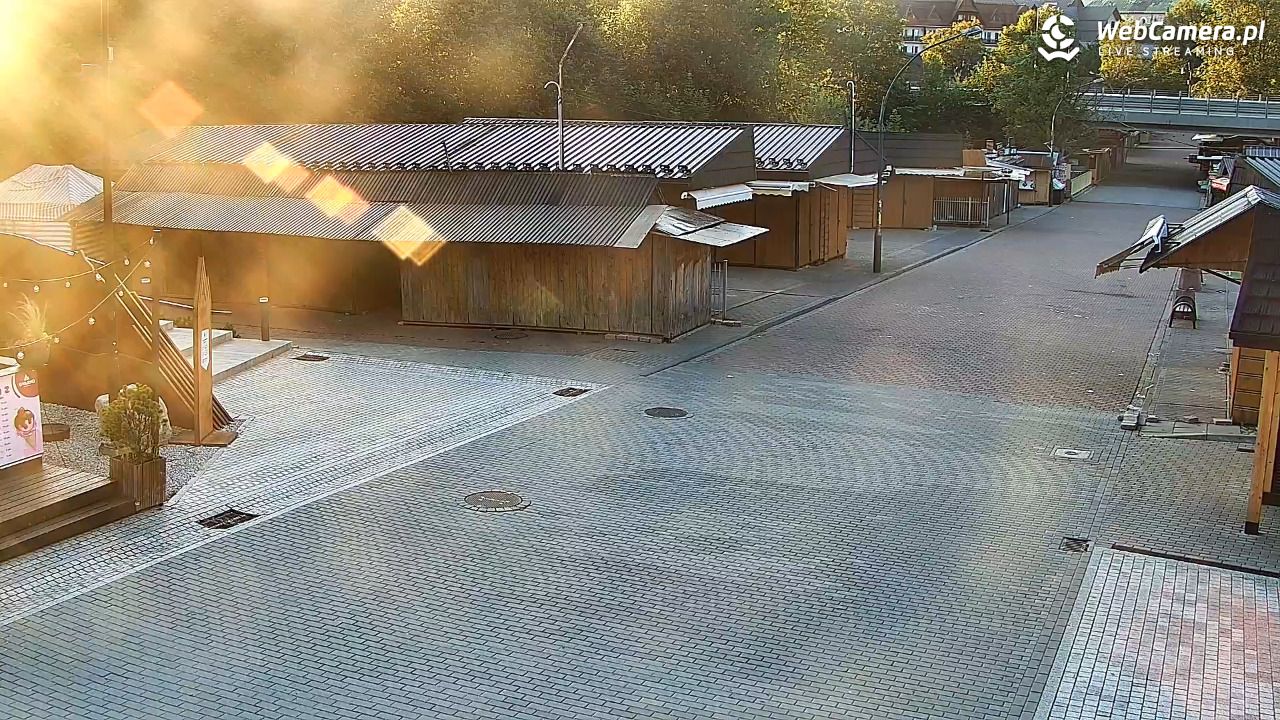Zakopane - widok na dolną stację kolei na Gubałówkę - 21 lipiec 2026, 05:44