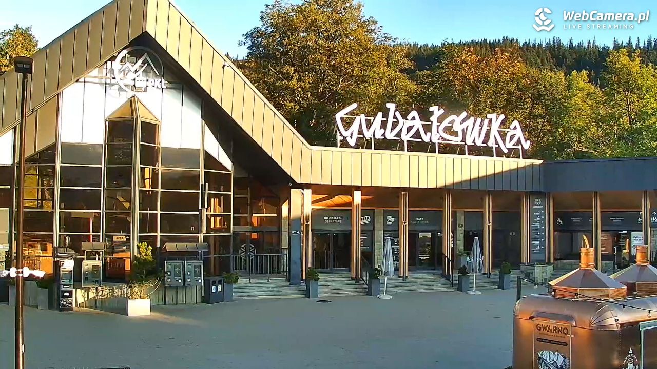 Zakopane - widok na dolną stację kolei na Gubałówkę - 01 wresień 2026, 06:48