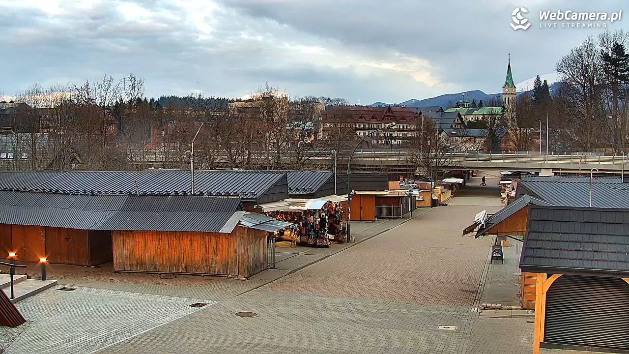 Zakopane - widok na dolną stację kolei na Gubałówkę - 21 kwiecień 2026, 19:31
