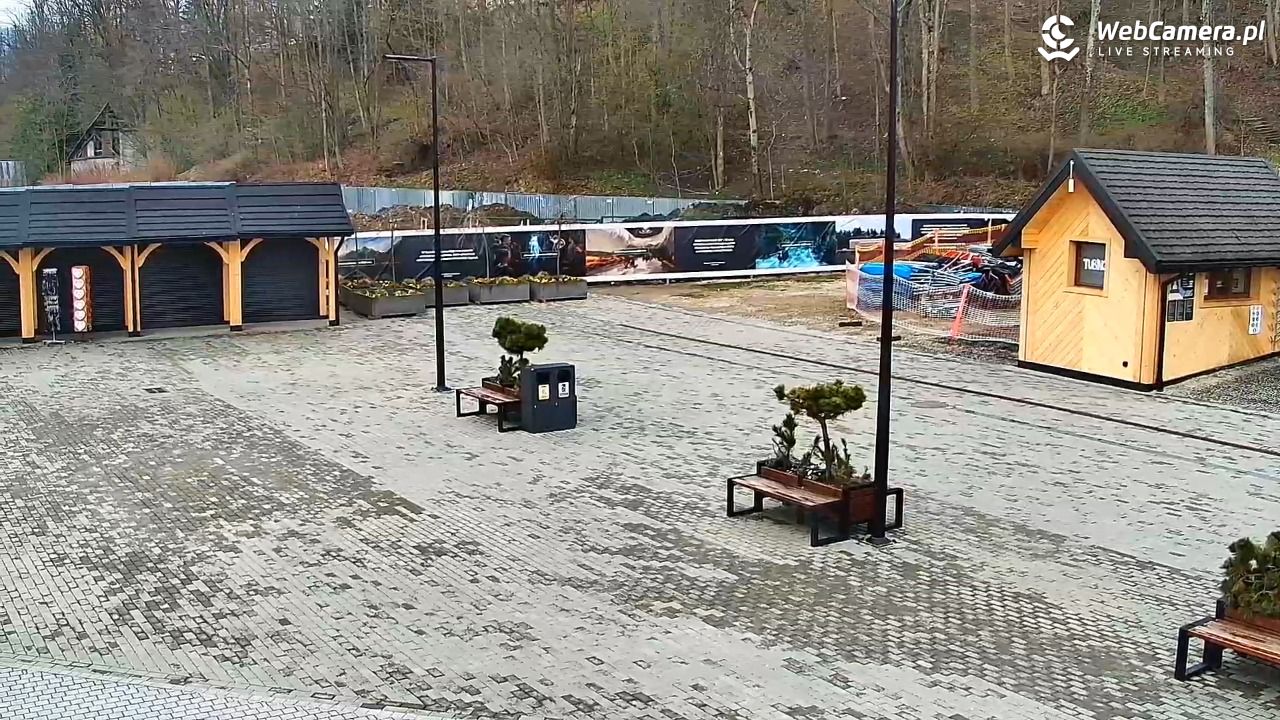 Zakopane - widok na dolną stację kolei na Gubałówkę - 21 kwiecień 2026, 09:33