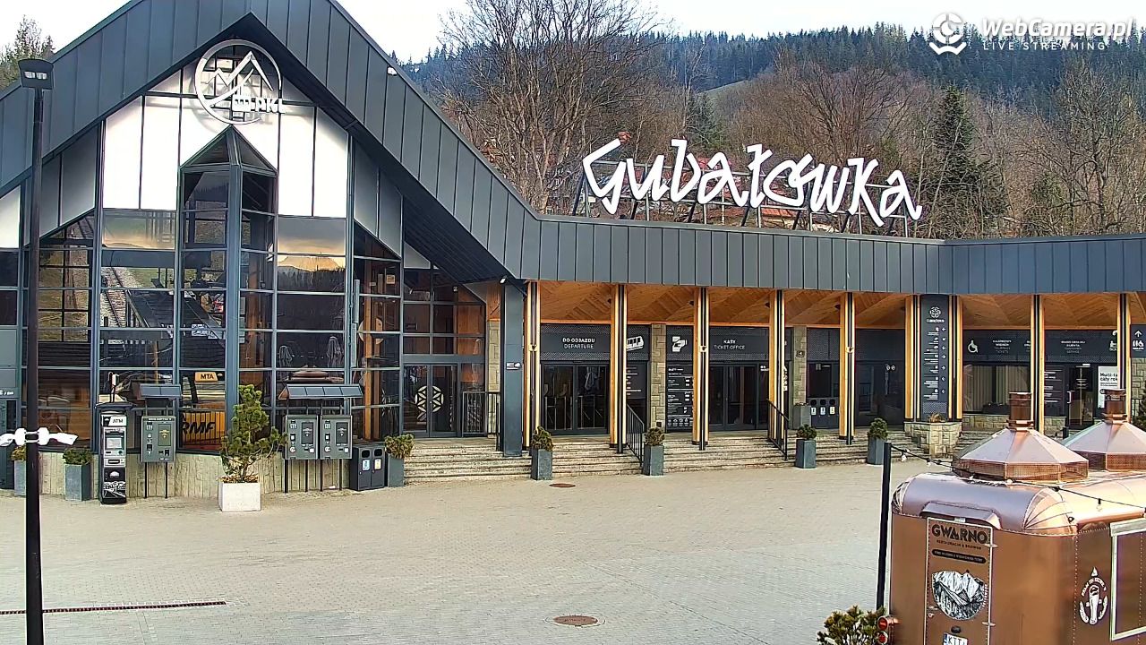 Zakopane - widok na dolną stację kolei na Gubałówkę - 24 kwiecień 2026, 07:09