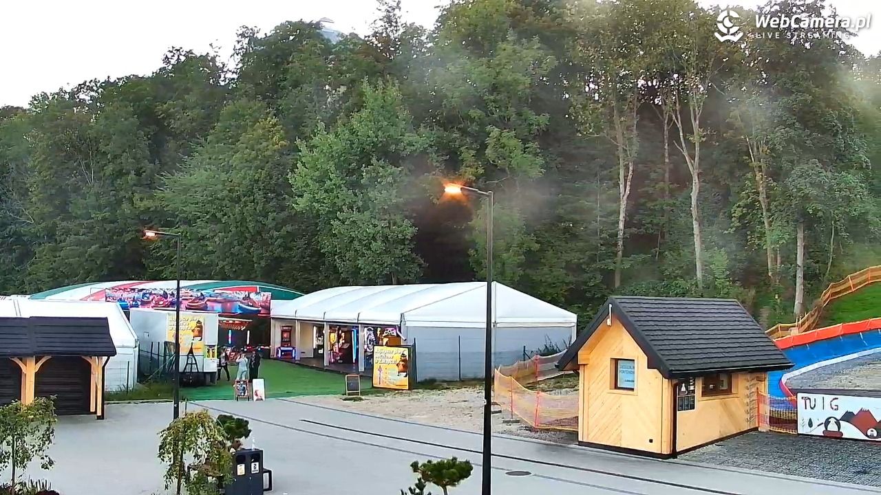 Zakopane - widok na dolną stację kolei na Gubałówkę - 26 sierpień 2025, 19:15