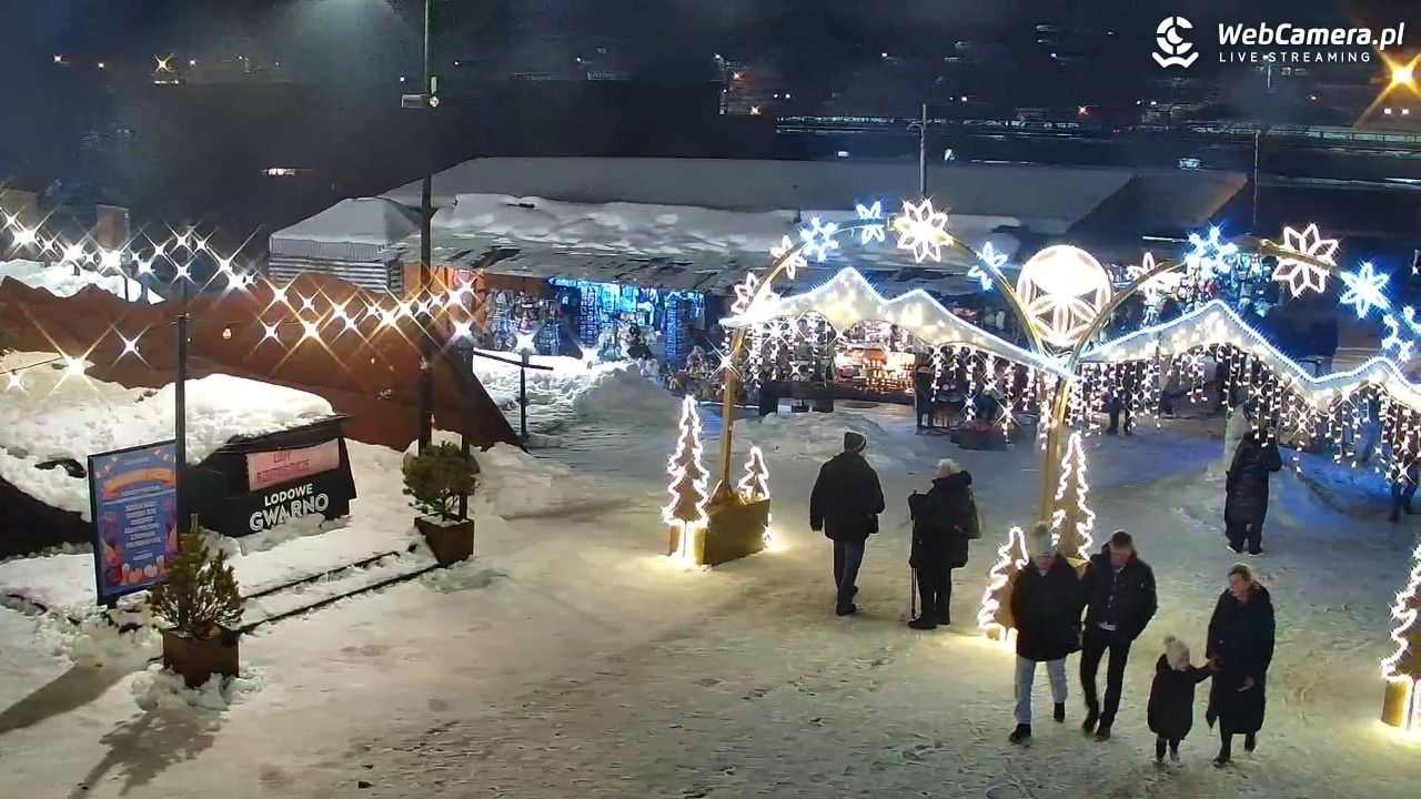 Zakopane - widok na dolną stację kolei na Gubałówkę - 29 listopad 2025, 19:07