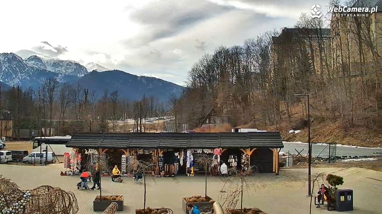 Zakopane - widok na dolną stację kolei na Gubałówkę - 10 marzec 2026, 11:53
