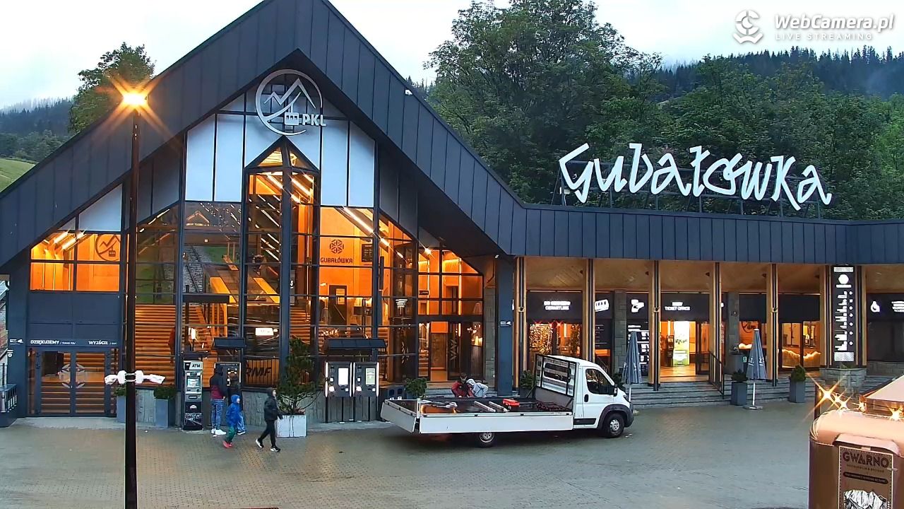 Zakopane - widok na dolną stację kolei na Gubałówkę - 23 lipiec 2026, 20:31