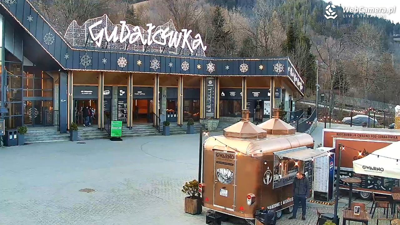 Zakopane - widok na dolną stację kolei na Gubałówkę - 09 marzec 2026, 17:09