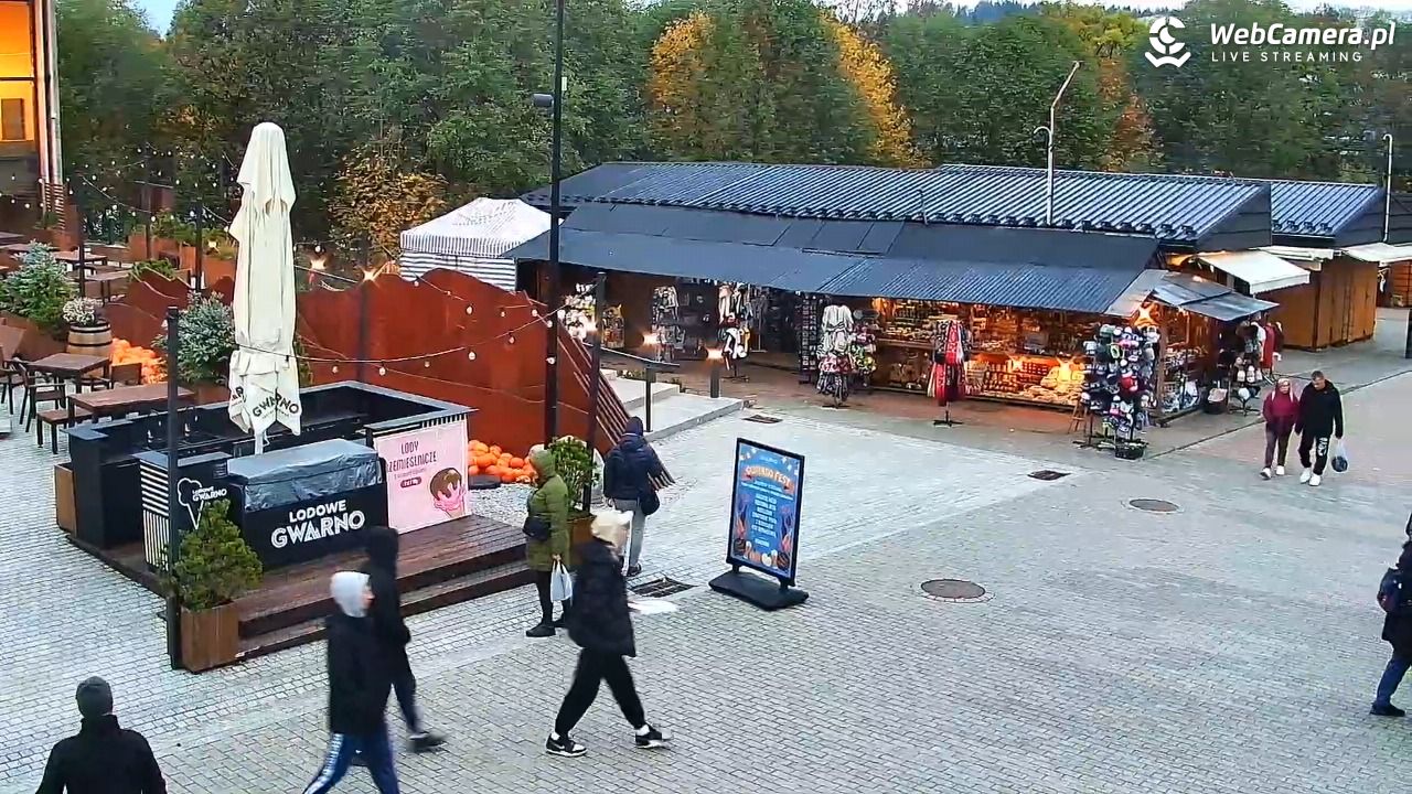 Zakopane - widok na dolną stację kolei na Gubałówkę - 14 październik 2025, 17:25