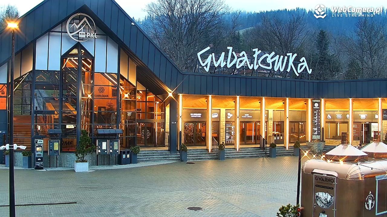 Zakopane - widok na dolną stację kolei na Gubałówkę - 20 kwiecień 2026, 19:22