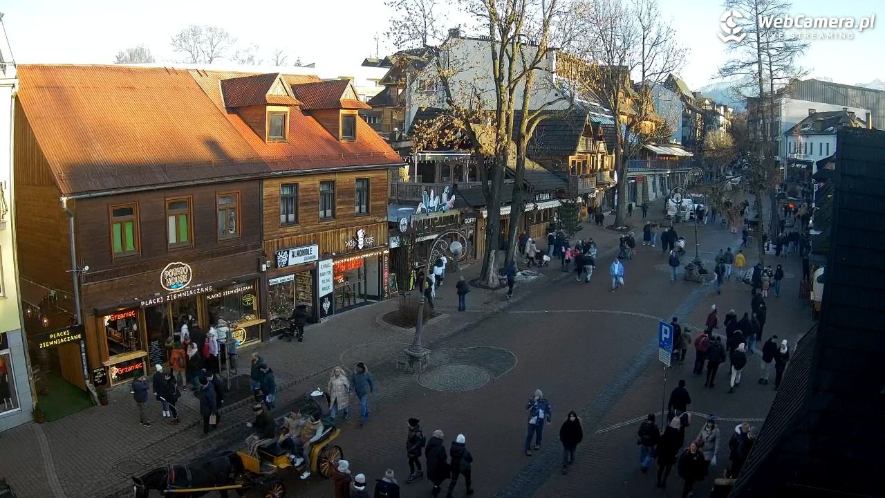 Krupówki Dolne - widok na deptak - 22 grudzień 2025, 14:22