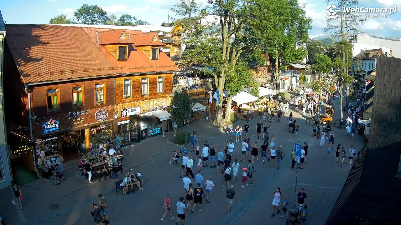 Krupówki Dolne - widok na deptak - 15 sierpień 2026, 18:33