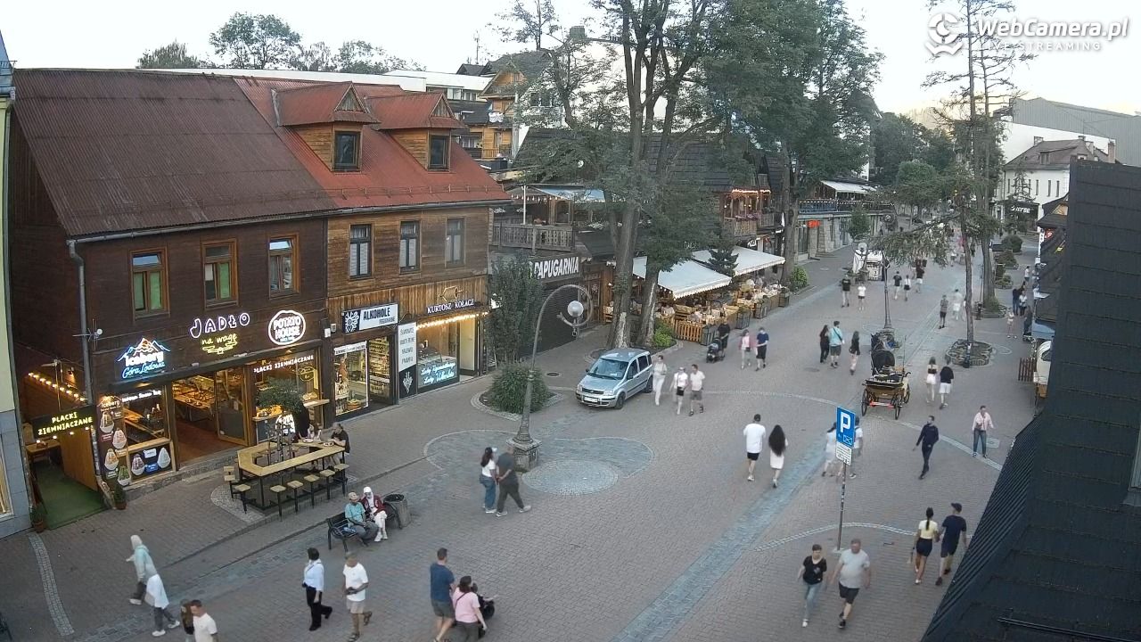 Krupówki Dolne - widok na deptak - 25 czerwiec 2026, 20:21