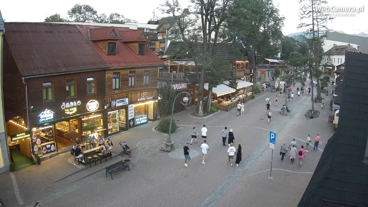 Krupówki Dolne - widok na deptak - 25 czerwiec 2026, 20:45