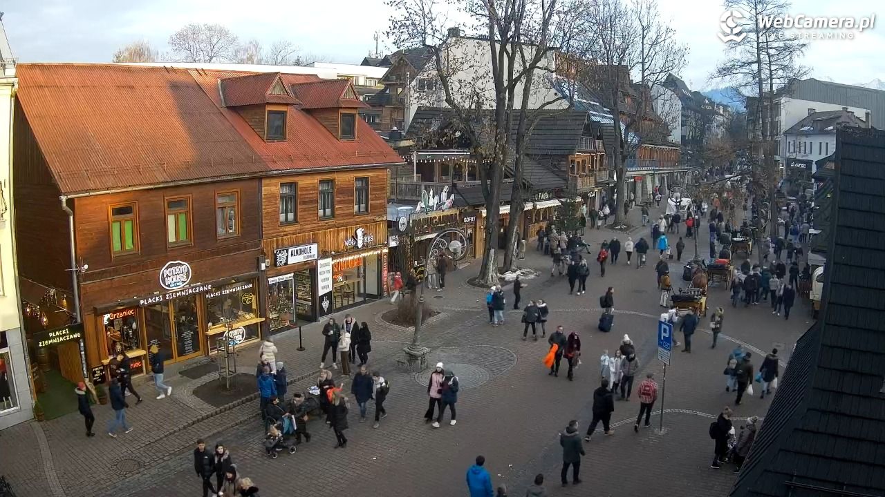 Krupówki Dolne - widok na deptak - 21 grudzień 2025, 14:54