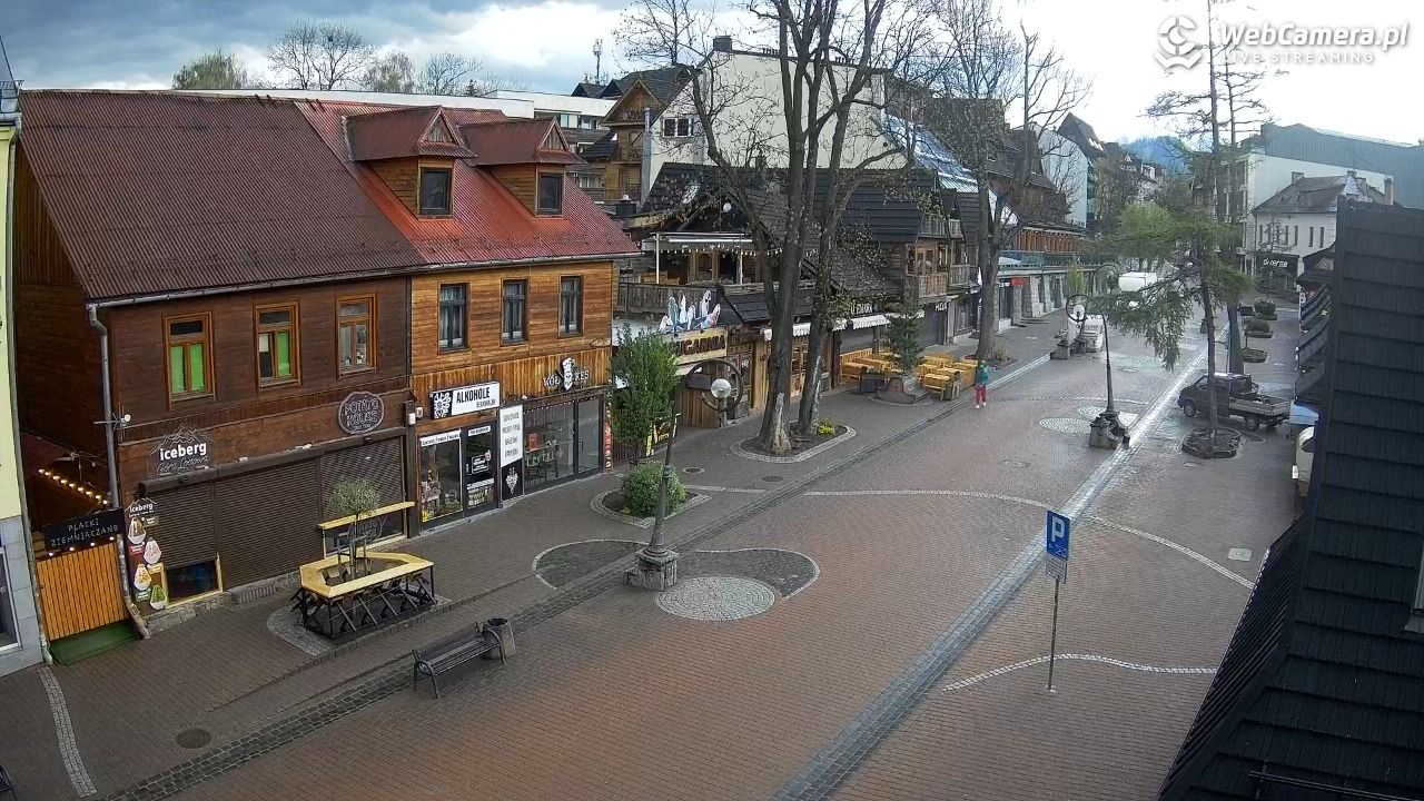 Krupówki Dolne - widok na deptak - 15 maj 2026, 07:34