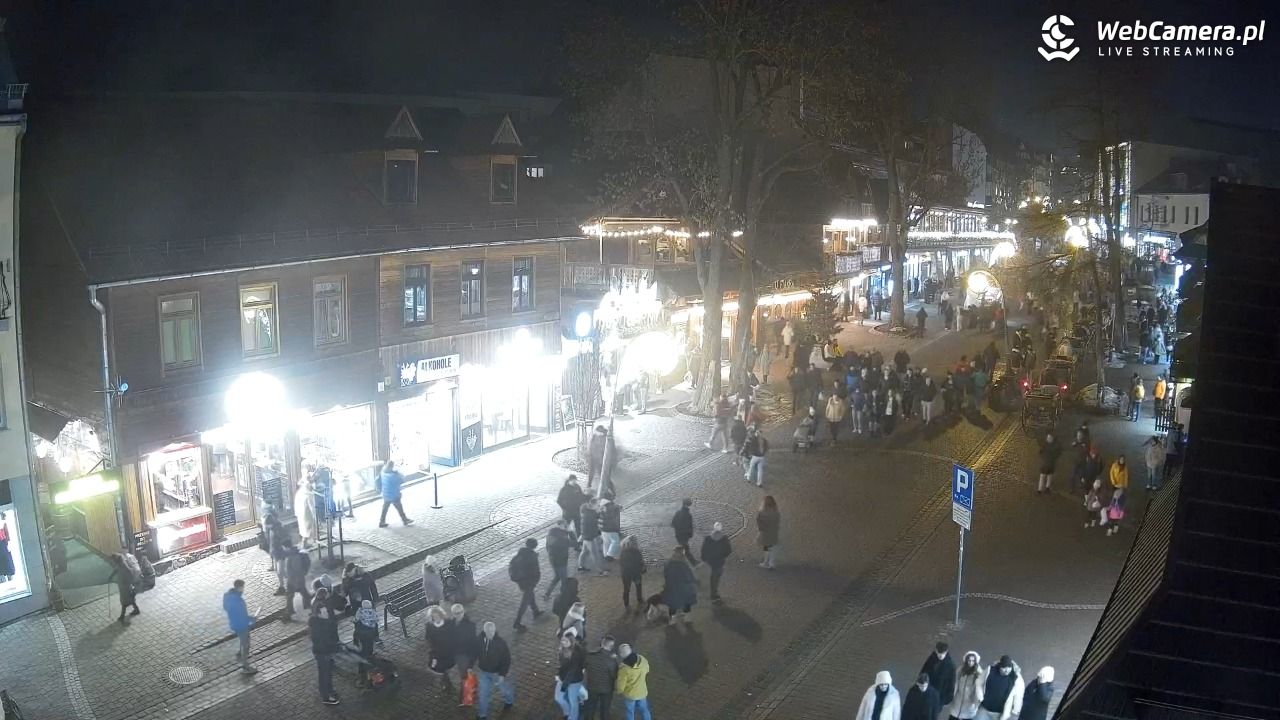 Krupówki Dolne - widok na deptak - 21 grudzień 2025, 17:19