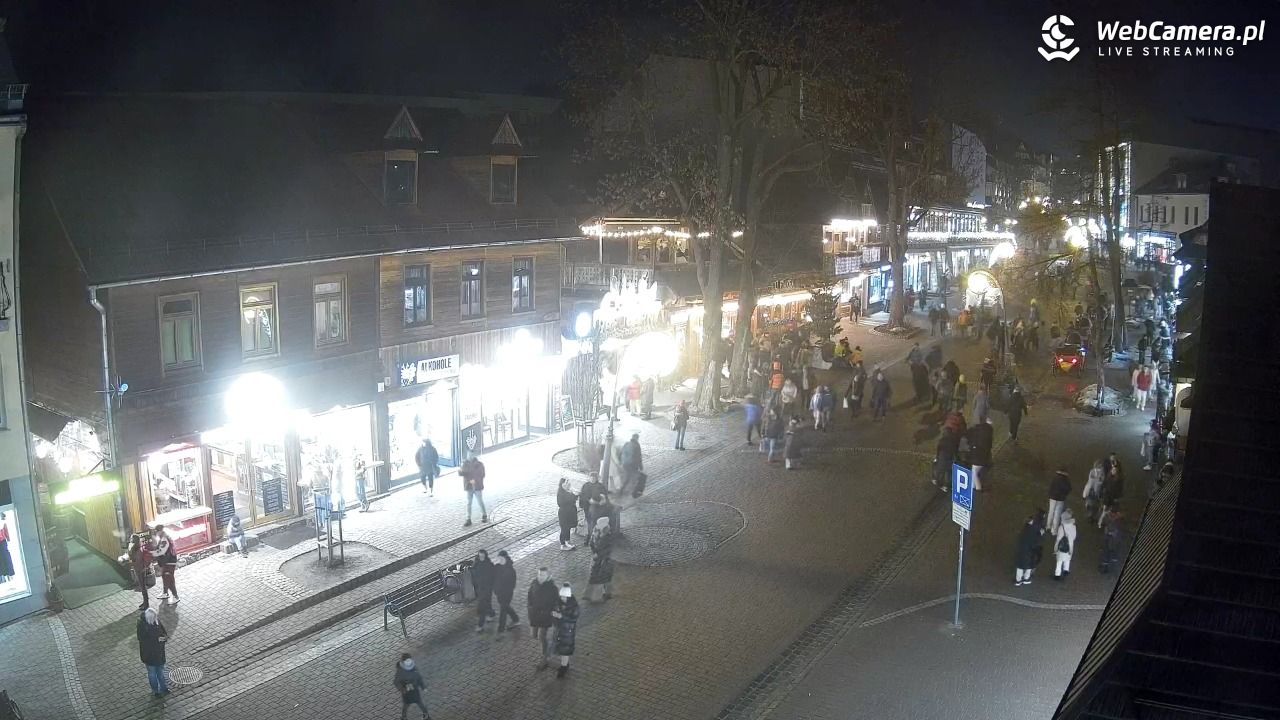 Krupówki Dolne - widok na deptak - 22 grudzień 2025, 17:38