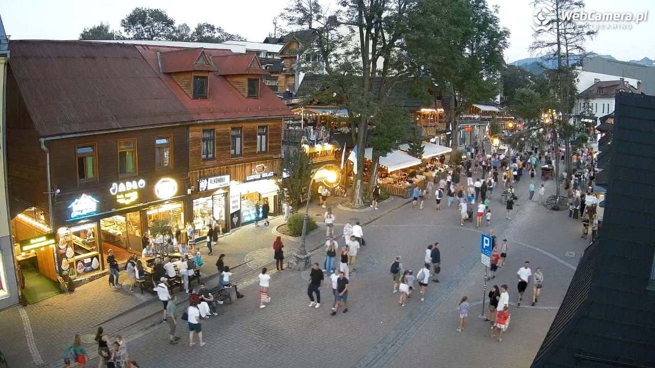Krupówki Dolne - widok na deptak - 15 sierpień 2026, 20:07