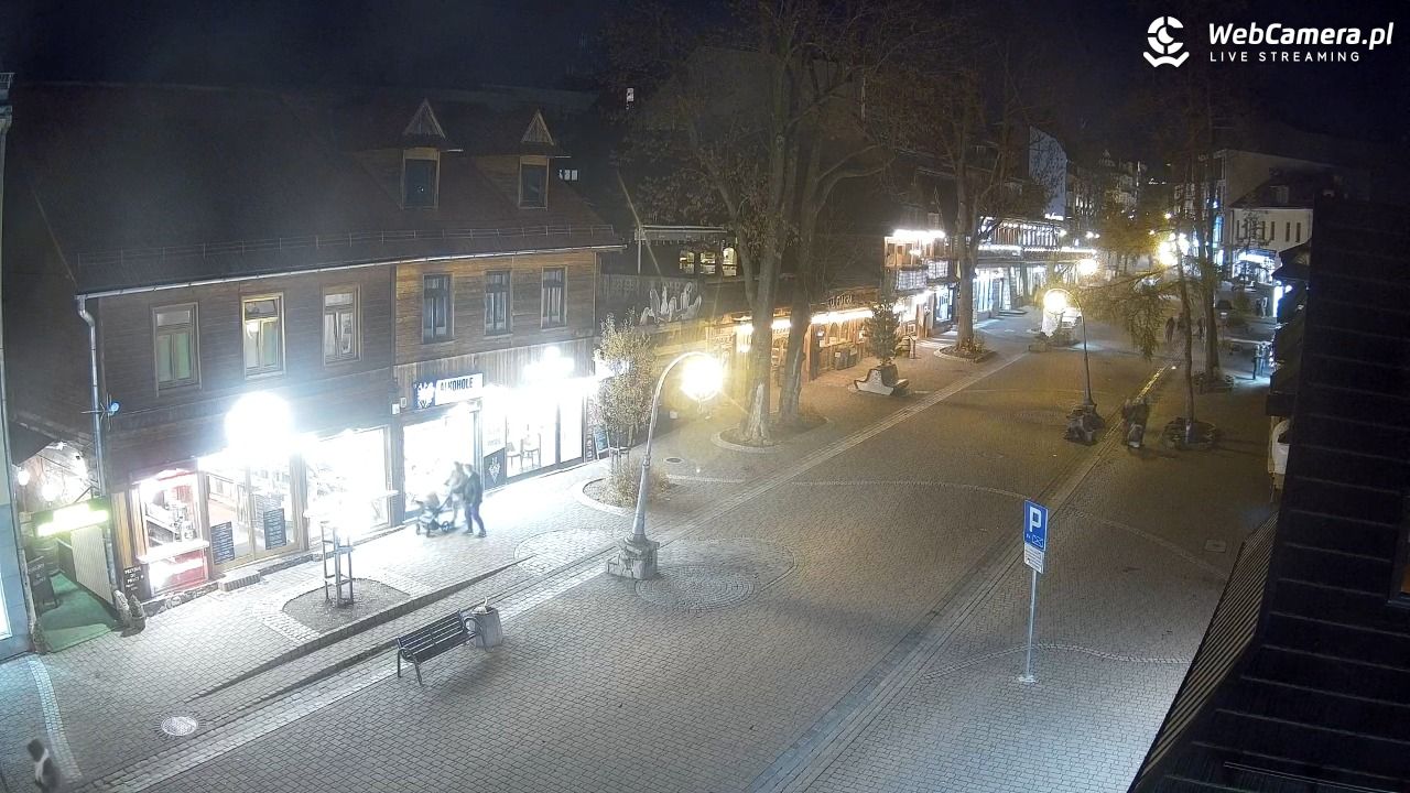 Krupówki Dolne - widok na deptak - 04 listopad 2025, 18:08